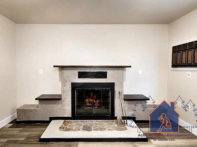 1013 W Willow Ave — Photo 8