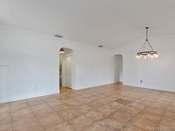 5th image of 1051 Pinero Ave