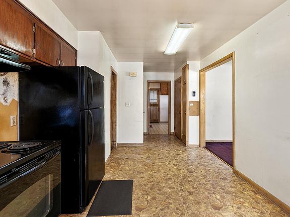 5th image of 108 3rd St SW