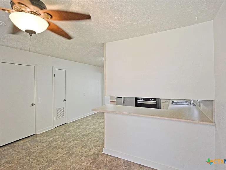 268 E Mill St — Photo 23