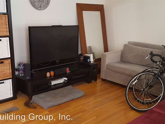 2nd image of 528 W Wellington Ave