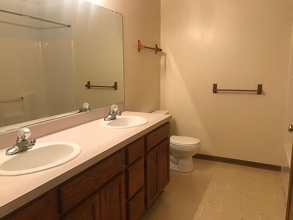 5th image of 370 Oak Harbor Ct