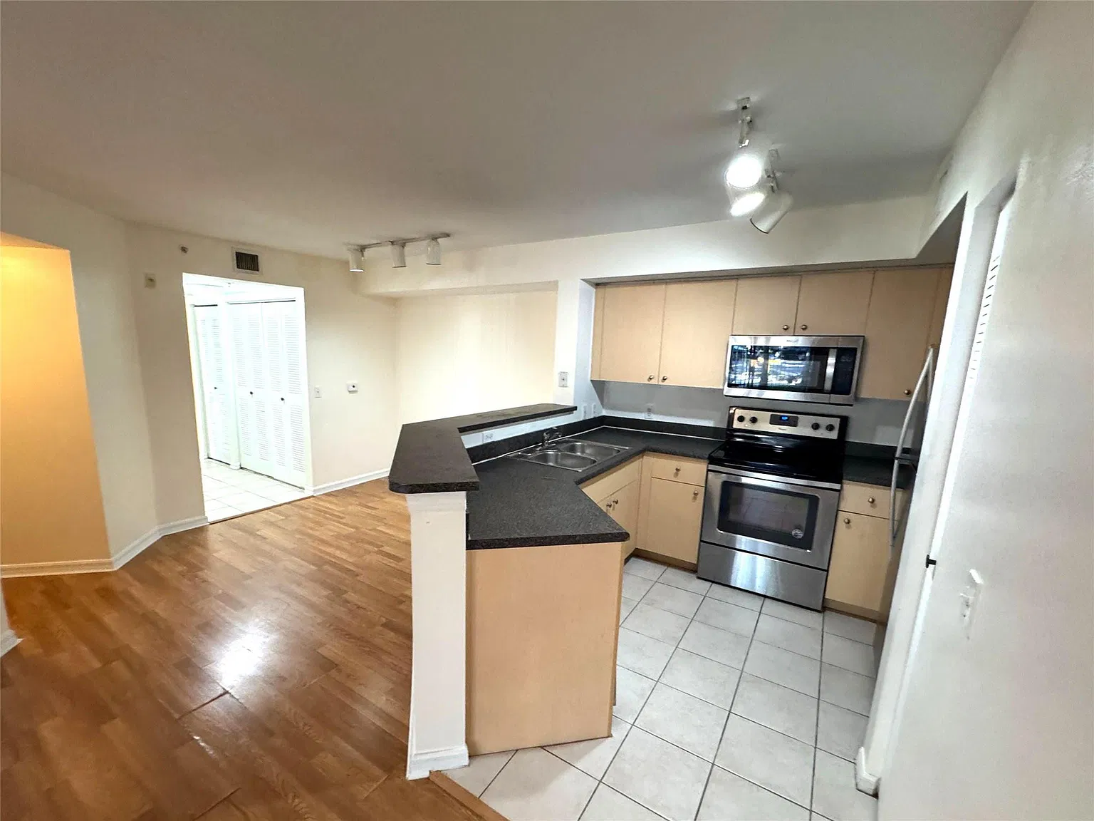 4220 San Marino Blvd — Photo 3