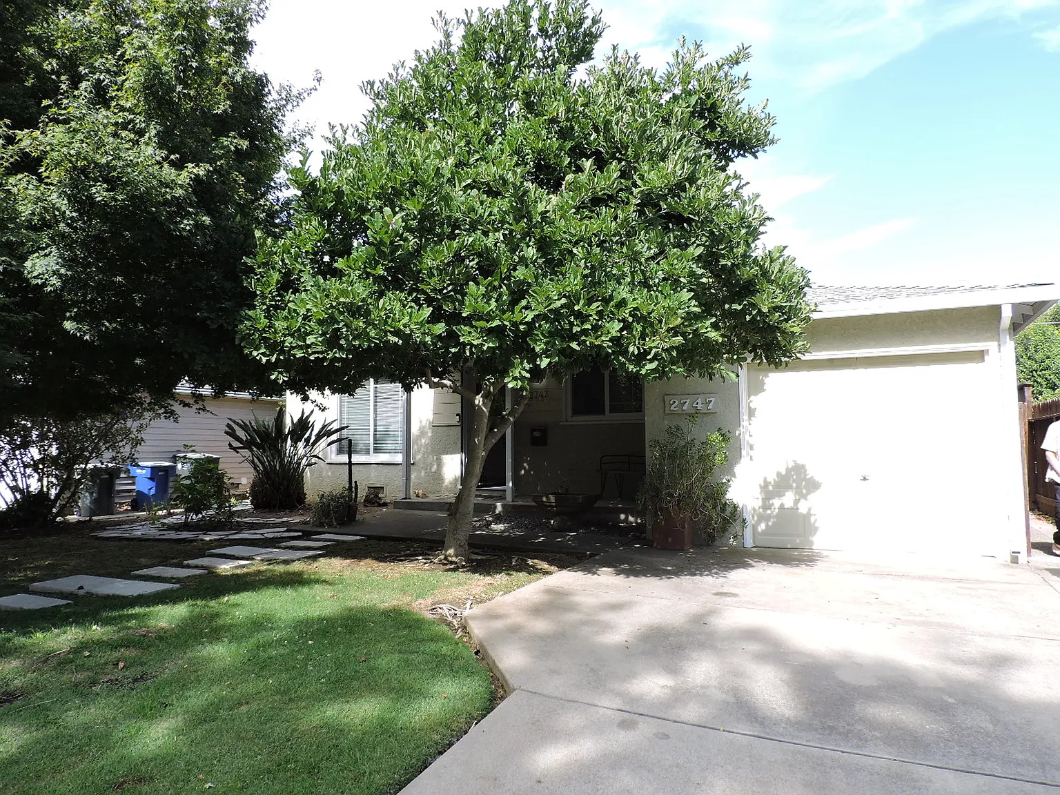 3 bed, 1217 sqft, $2,895 — Photo 2