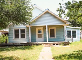 801 E Walcott Ave, Comanche, TX 76442
