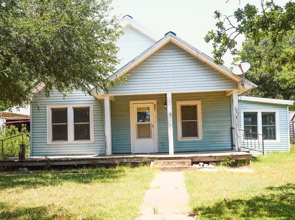 801 E Walcott Ave, Comanche, TX 76442