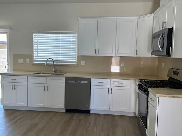 8319 Frankie Lou St #B, Bakersfield, CA 93314