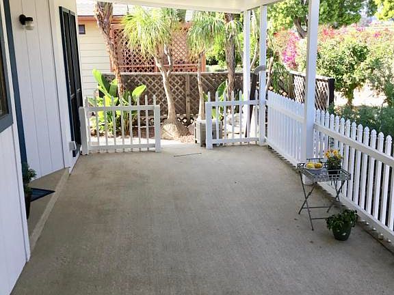 3rd image of 43 Poinsettia Gardens Dr