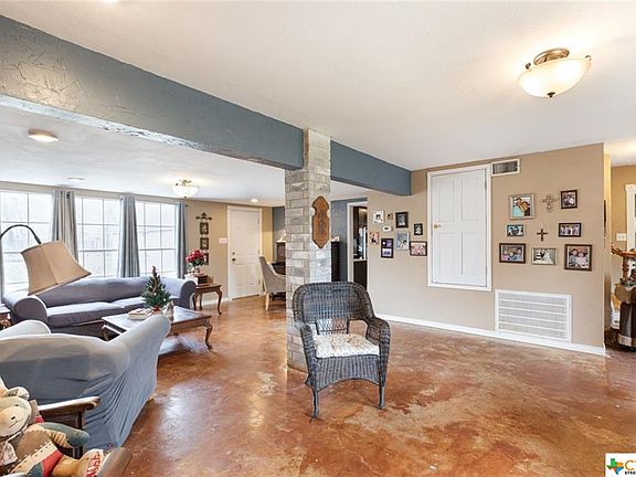 2nd image of 412 Woodlake Dr