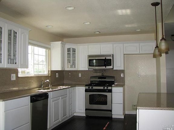 4th image of 619 Paisley Ct