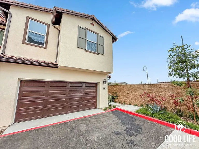 6060 Angela Ct — Photo 36