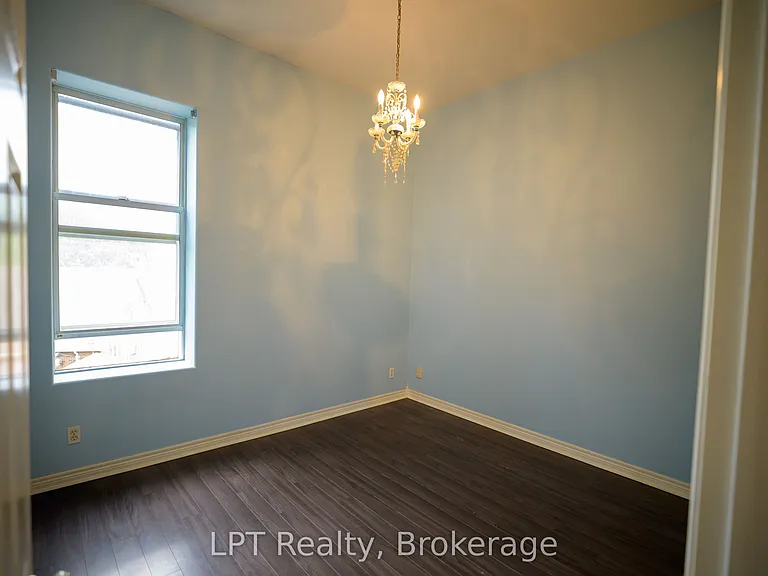 317 Queen St #304 — Photo 11