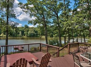 15 Lakefront Dr, Hawley, PA 18428