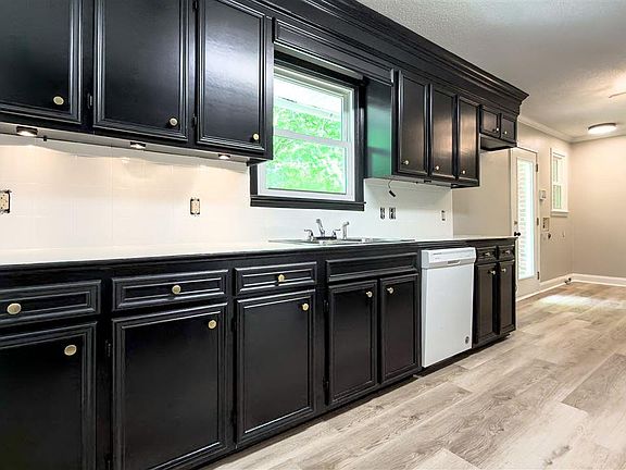 2nd image of 109 Lands End Dr