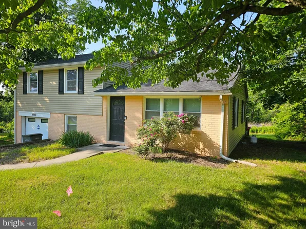 1090 Levengood Rd, Pottstown, PA 19464