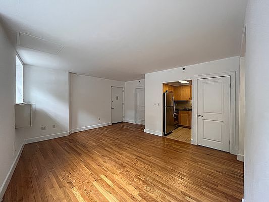 4th image of 362 Saint Nicholas Ave APT 1A