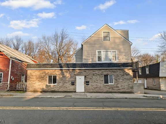 2nd image of 194 Saddle River Rd