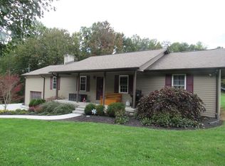 3339 Pluto Rd, Shady Spring, WV 25918