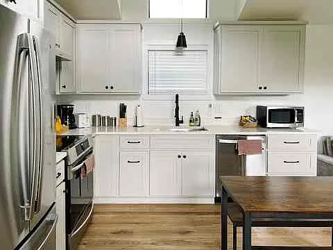 2 bed, 750 sqft, $2,300 — Photo 1