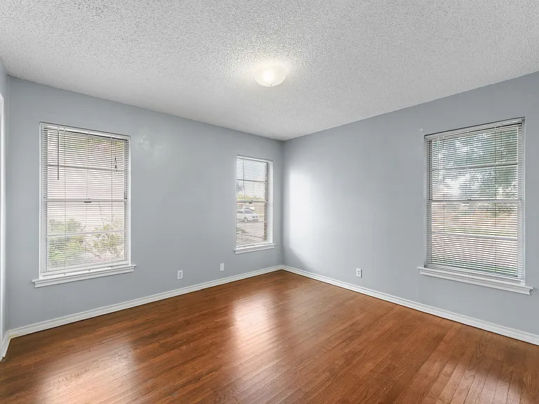 2829 Tolosa Dr — Photo 6