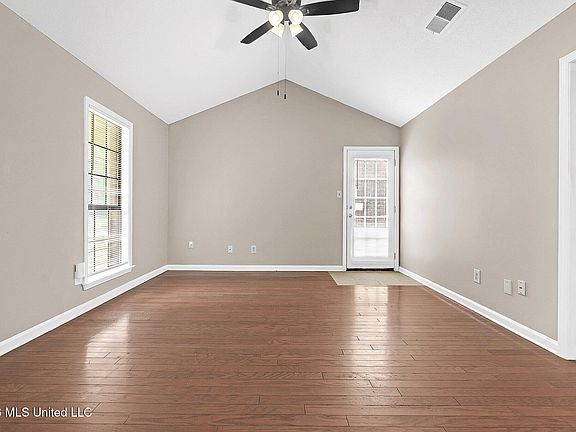 3rd image of 6835 Maury Dr