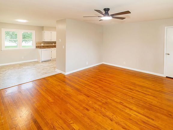 4th image of 542 E Adams Ave