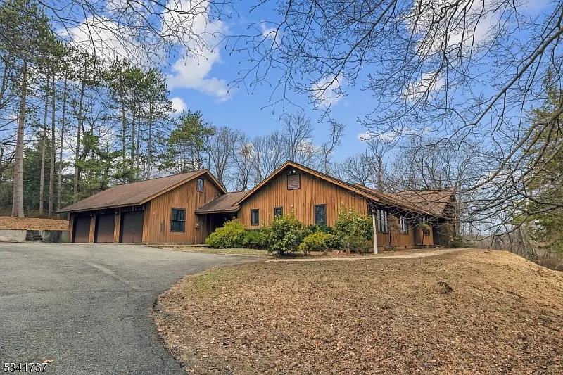 15 Saddle Hill Rd photo 1