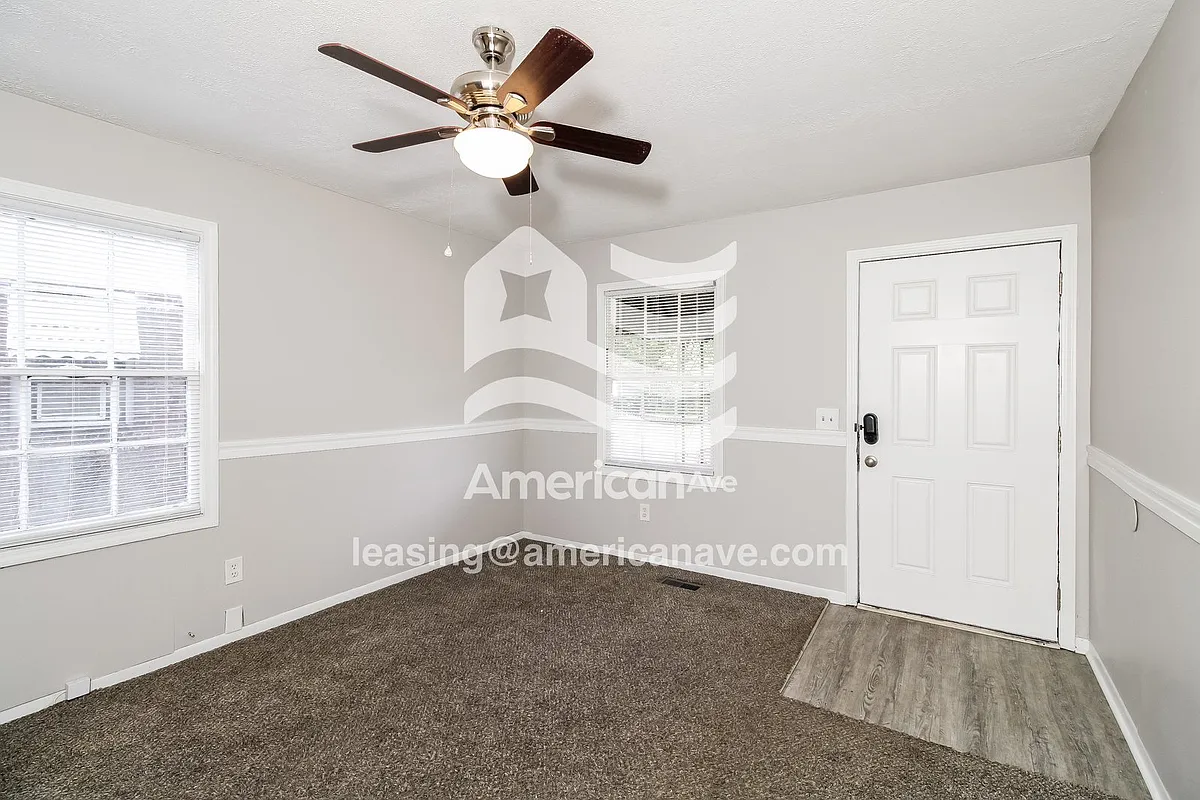 30464_002_living_room_12798442.jpg - 10 Burdock Cir