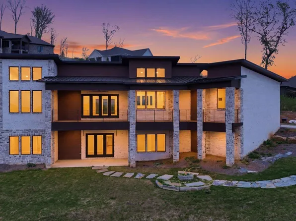 528 Fall Creek Dr, Guntersville, AL 35976