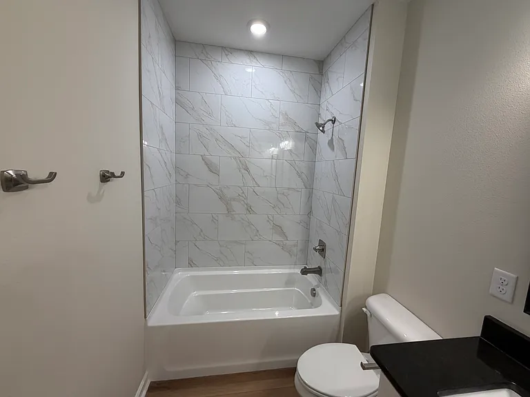 301 NE 2nd St #1 — Photo 13