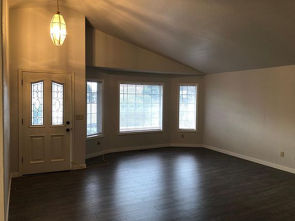 Entry, Livingroom