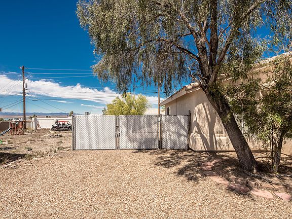 5th image of 2675 Smoketree Ave N