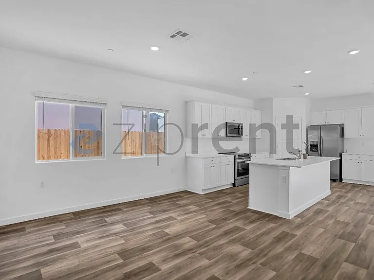 3396 N Vaughan Ave — Photo 10