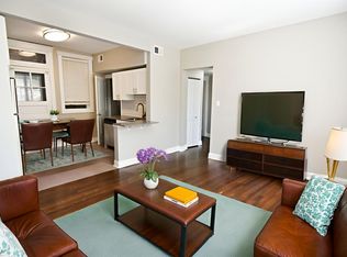700 W Grace St #706, Chicago, IL 60613