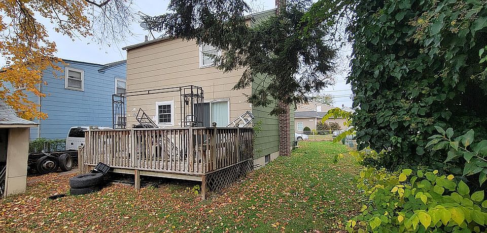 2nd image of 2151 Hillcrest Ave