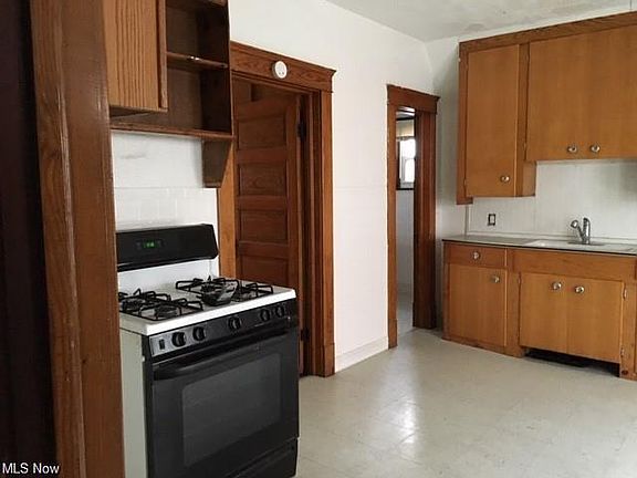 3rd image of 13240 Wainfleet Ave