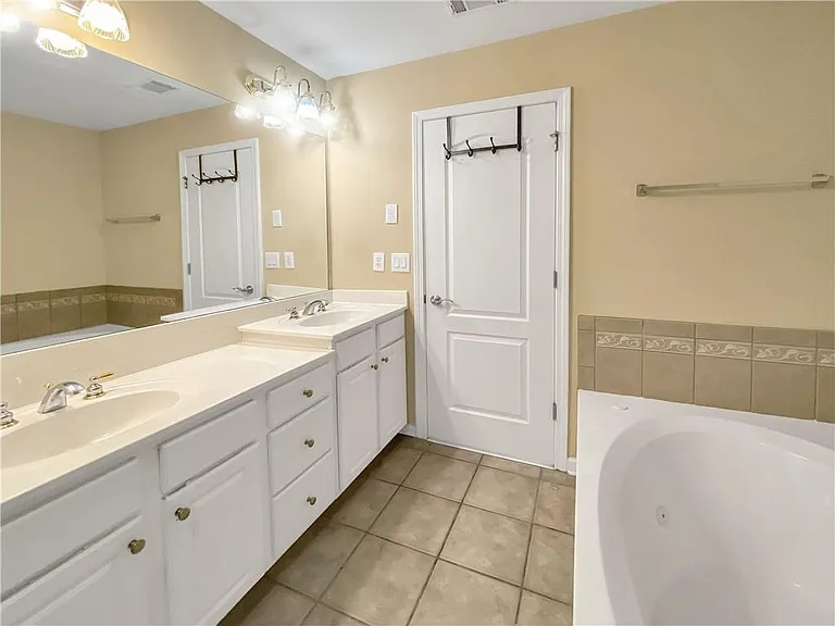 2511 Gadsen Walk — Photo 28