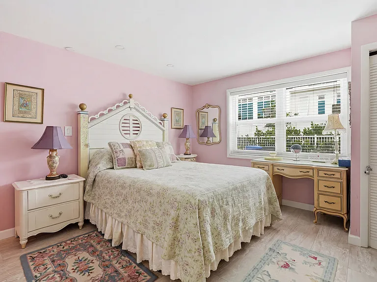 1065 Gulf Shore Blvd N #1 — Photo 4