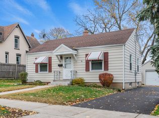 330 McClure Ave, Elgin, IL 60123