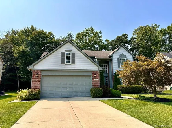 8676 W Walden Dr, Van Buren Township, MI 48111