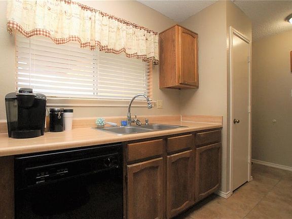 5th image of 713 Shadybrook Ln