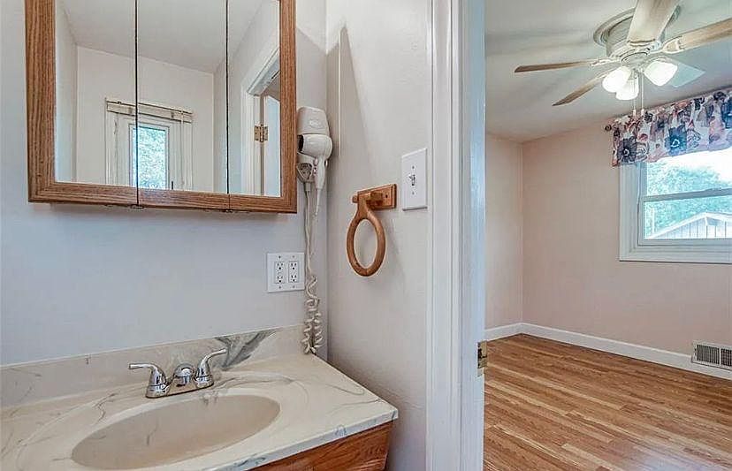 1st image of 1704 NE 76th Ter