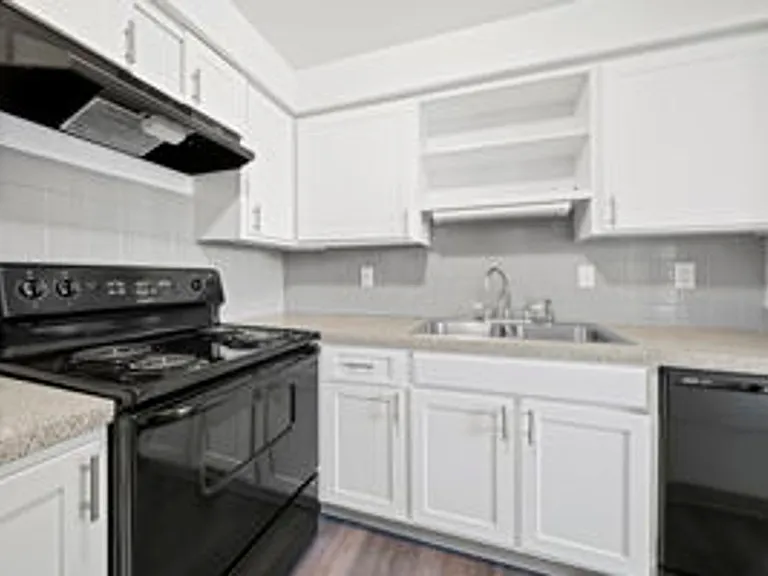 Park Ridge Apartments — Photo 91