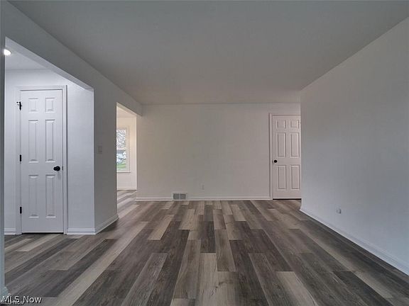 5th image of 2224 S Jefferson Blvd
