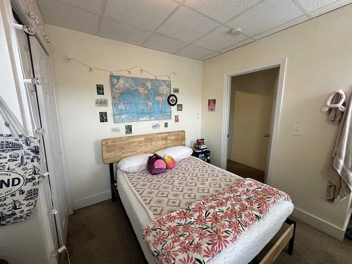 3 bed, $3,425 — Photo 3