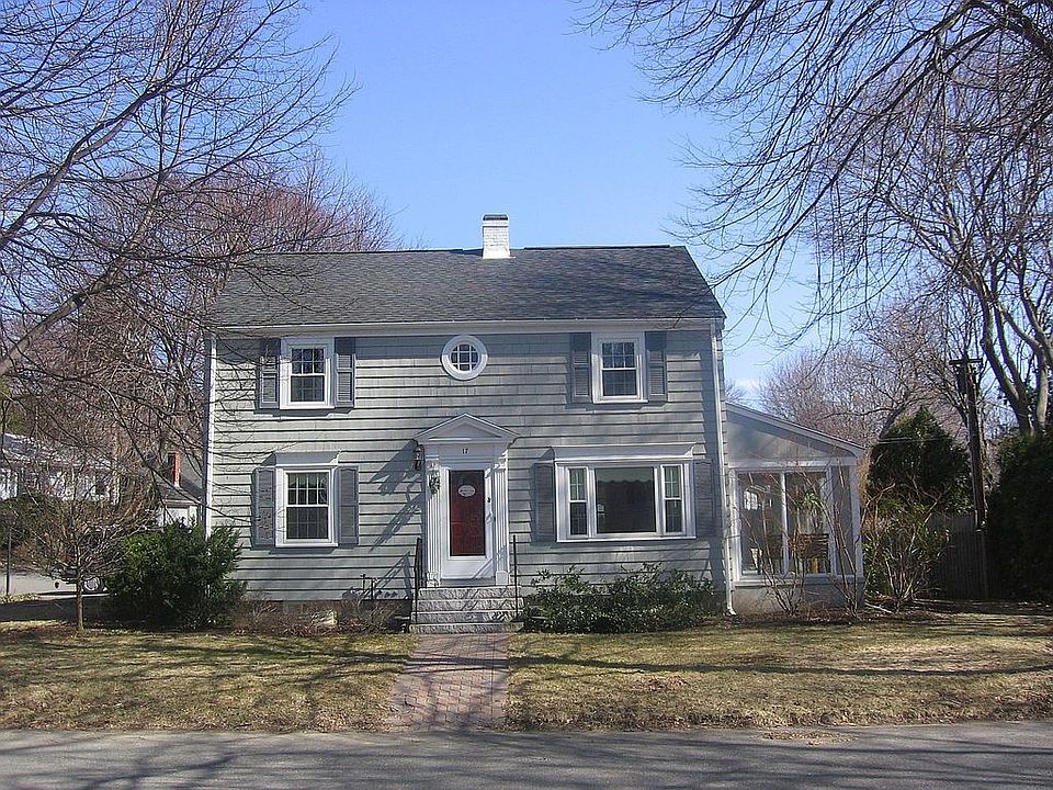 Corner lot.Quiet side street