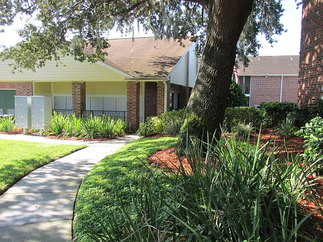Meridian Apartments — Photo 16
