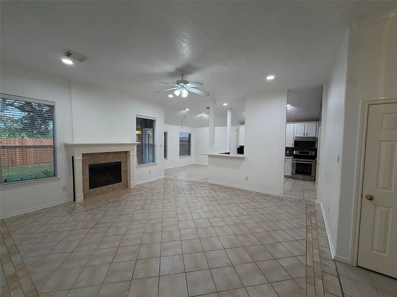 3 bed, 2.0 bath, 1447 sqft, $2,400 — Photo 1