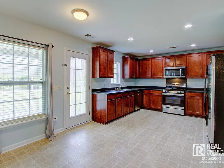 130 Decatur Dr — Photo 8