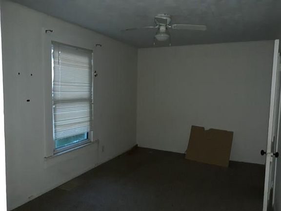 4th image of 1109 S Noble St